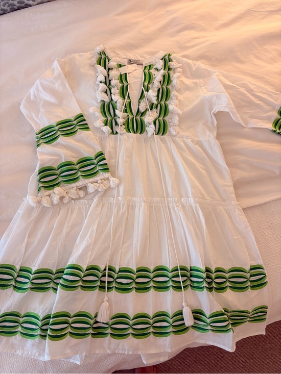 Dresses & Skirts - White beach vacation Dress with Green Trim